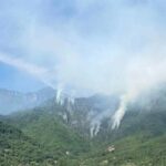 Veliki požar kod Jablanice: Gase ga vatrogasci i helikopter Oružanih snaga
