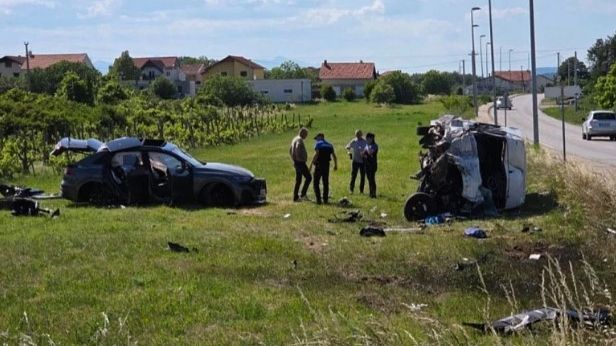 Krš i lom kod Čitluka: Sudarili se kombi i automobil, tri osobe povrijeđene