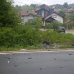Teška nesreća kod Maglaja: Vozilo završilo na krovu u kanalu, povrijeđene dvije osobe