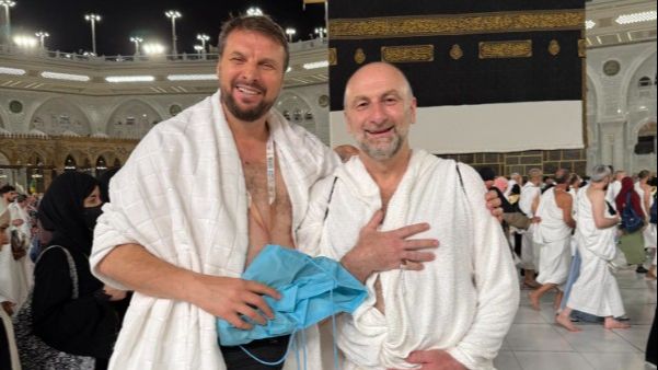 Emotivan susret: Adis Bećiragić i Nezir Halilović sreli se na svetom mjestu