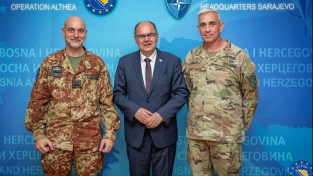 Šmit posjetio bazu Butmir. EUFOR