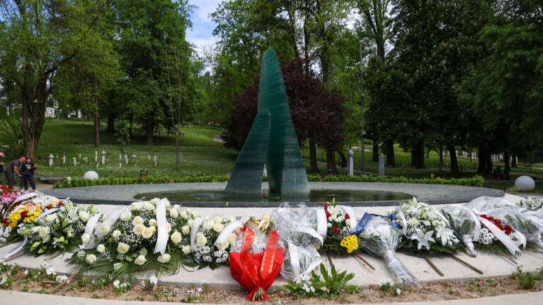 Spomen-obilježje ubijenoj djeci opkoljenog Sarajeva. FENA