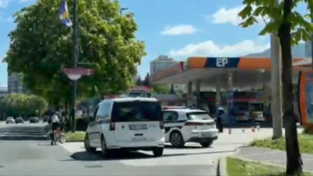 Saobraćajna nesreća na pumpi u Sarajevu: Tri osobe povrijeđene
