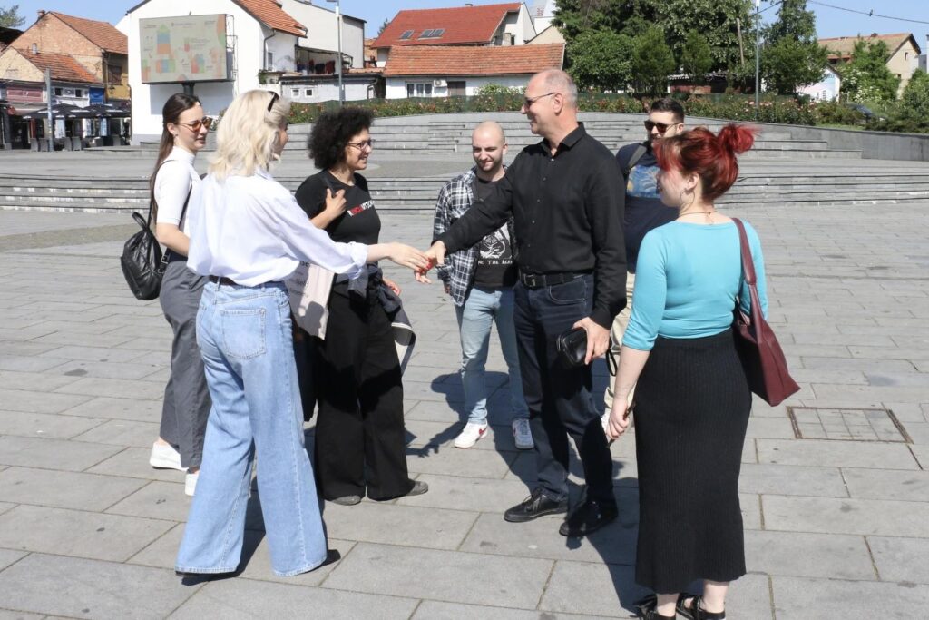 Mladi iz Srbije stigli u Tuzlu kako bi prisustvovali obilježavanju godišnjice na Kapiji