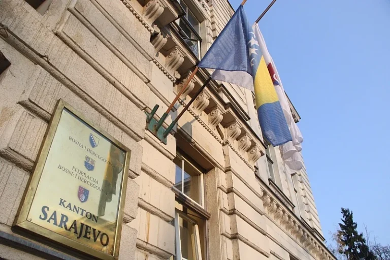 Zbog Dana žalosti u KS će zastave biti na pola koplja