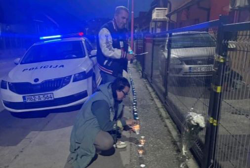 Prijatelji ubijenog Eldina Selimovića zapalili svijeće ispred njegove kuće
