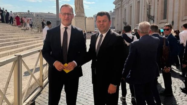 Igor Žontar i Sevlid Hurtić. Ministarstvo za ljudska prava i izbjeglice