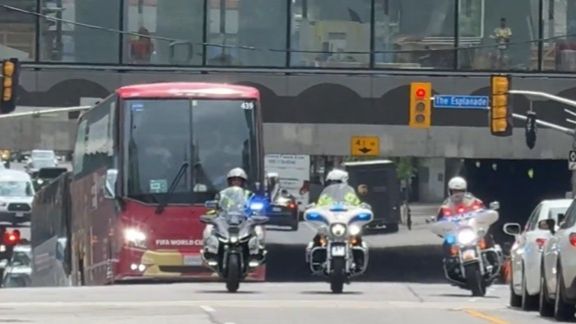 Autobus Zmajeva u Torontu. FOTO: X