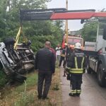 Nesreća u Tuzli: Automobil sletio u provaliju, povrijeđena jedna osoba