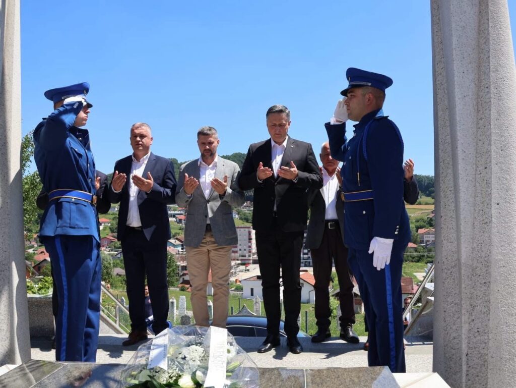 Bećirović odao počast narodnom heroju Izetu Naniću
