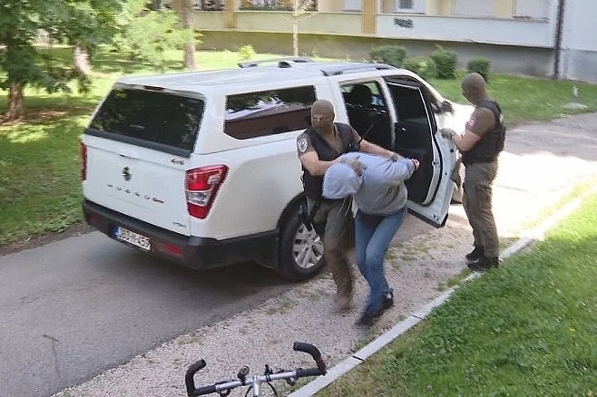 Akcija “Kandidat”: Određen pritvor za tri osobe iz Doboja osumnjičene za primanje mita i trgovinu uticajem