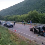 Teška noć na “Perjanskoj krivini” kod Goražda: Sudar četiri vozila, teško povrijeđen vozač