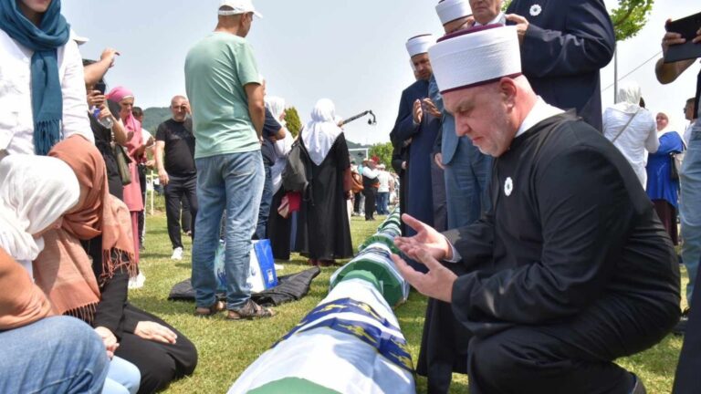 Husein ef. Kavazović: Dženazu predvodi posljednji put. Avaz