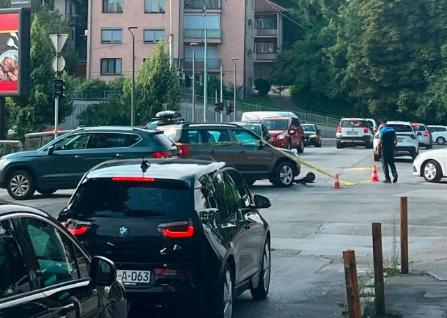 Sudar automobila i romobila u Sarajevu: Jedna osoba povrijeđena