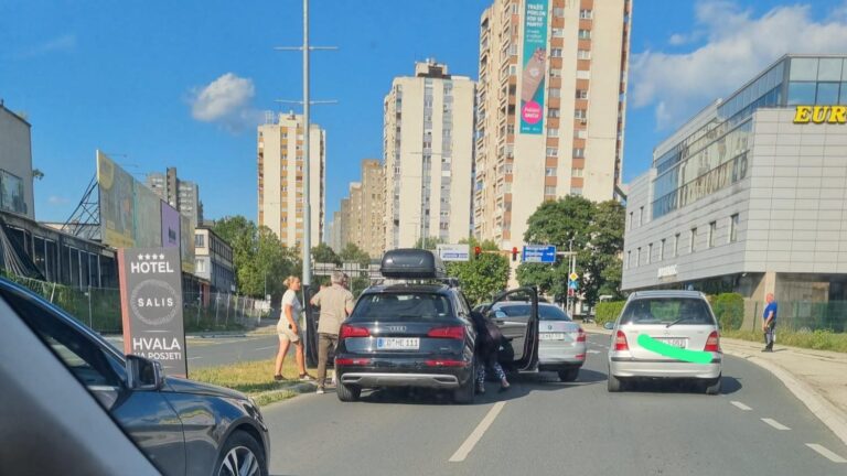 S lica mjesta. Avaz