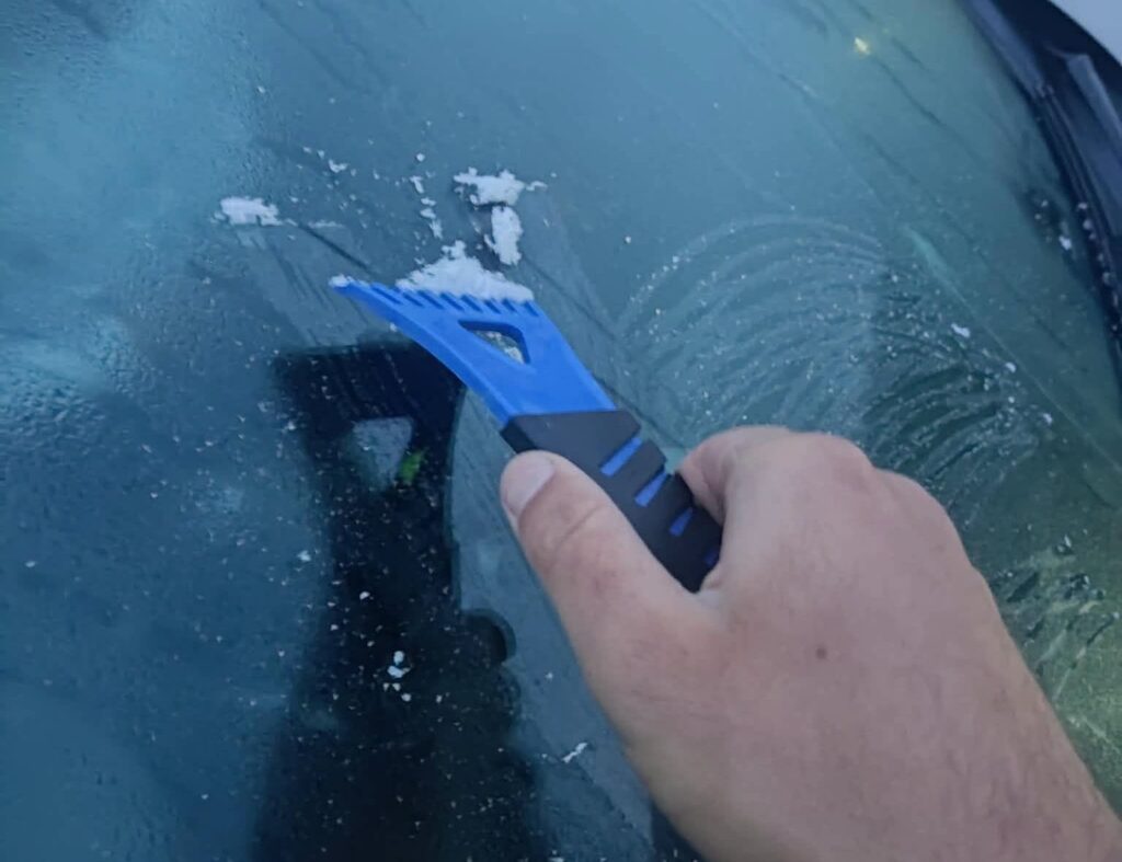 U BiH jutros mraz na automobilima: BH Meteo zabilježio rijedak ljetni fenomen