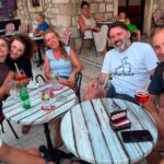Edin Džeko u društvu člana Zabranjenog pušenja, pridružio im se i bivši reprezentativac Hrvatske