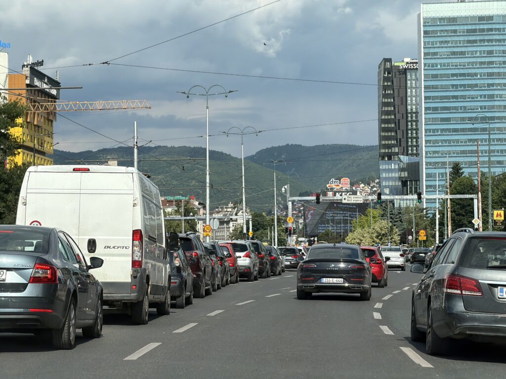 Gorivo poskupljuje, a vozači traže način da uštede: Evo kako smanjiti potrošnju u gradskoj vožnji