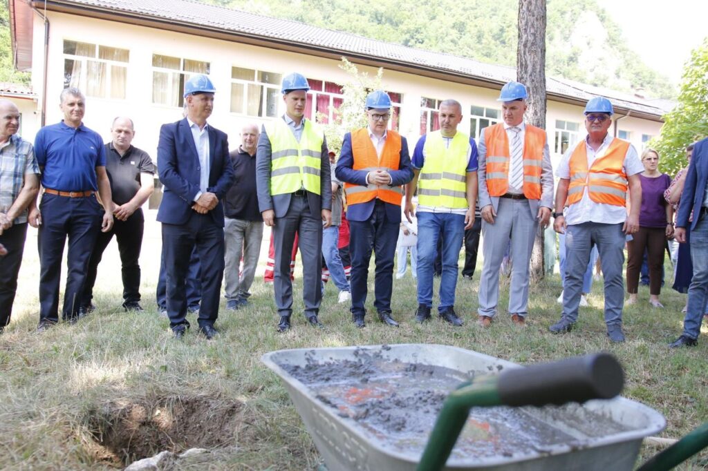 Vlada TK: Položen kamen temeljac za novu fiskulturnu salu u Stuparima