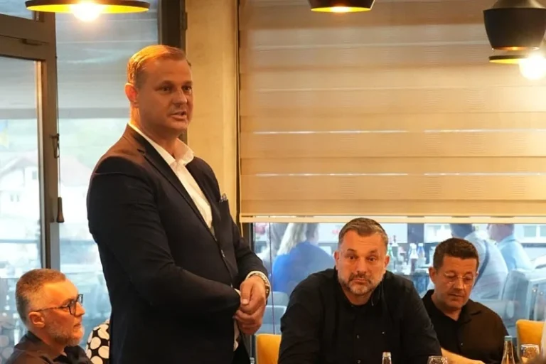 Bivši predsjednik Općinskog odbora SBiH Adnan Rahimić u Brezi prešao u NiP (Foto: NiP)