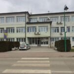 Vozač iz Srbije pijan vozio, a saputnik se vozio na vanjskom dijelu automobila