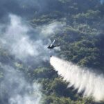 Zbog mina obustavljeno gašenje požara kod Jajca: Helikopter OS BiH povučen