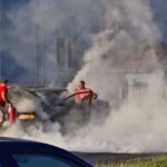 U Tuzli vozilo se zapalilo usred ulice: Prolaznici pokazali prisebnost i spriječili veću štetu
