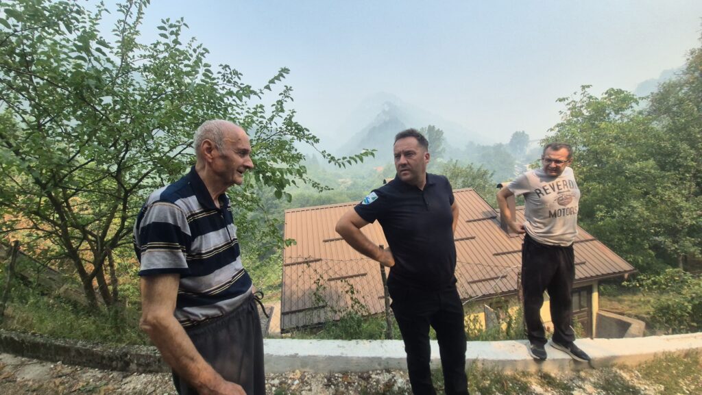 Rukovodilac PVJ Konjic obišao mještane Kanjine i provjerio stanje na terenu: Prioritet zaštita kuća od požara