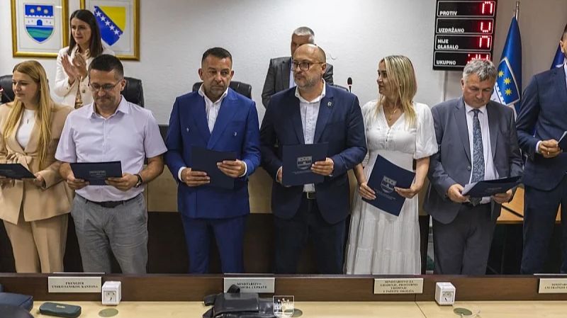 SDA je uputila i čestitke novom premijeru Ibrahimu Dizdariću. Facebook