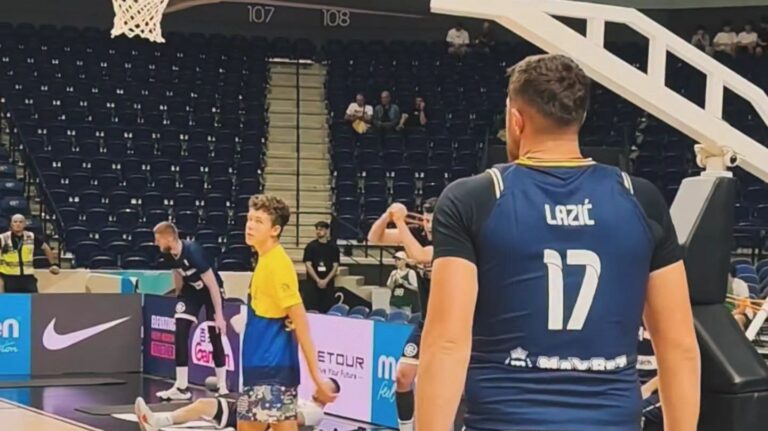 Jusuf Nurkić u dresu Aleksandra Lazića izašao na zagrijavanje i pružio podršku bh. košarkašu