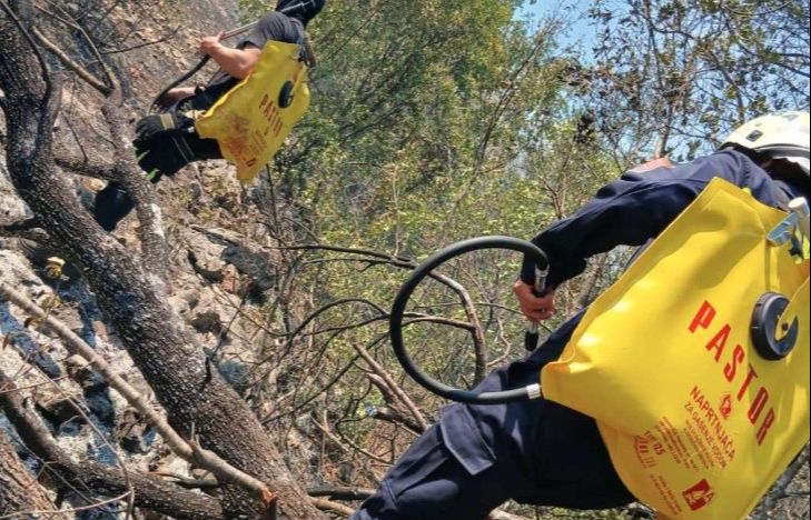 Požar iz Širokog Brijega proširio se na područje Čitluka: Dva Air Tractora imala 22 naleta