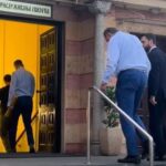 Dodik sa svijećom u ruci odao počast ratnom zločincu Ratku Mladiću