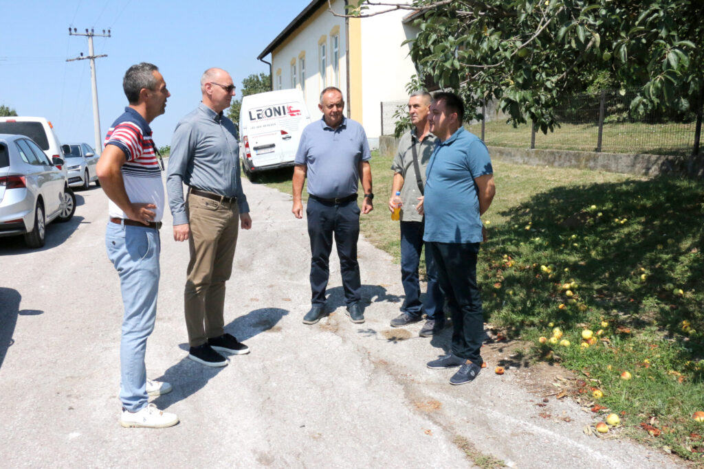 U Mjesnoj zajednici Husino završeni radovi na sedam putnih pravaca, uskoro i novi trotoar