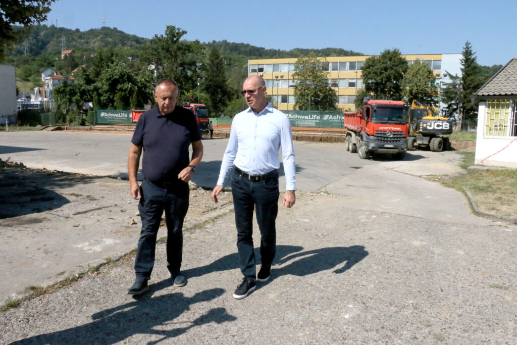 U toku radovi na uređenju prostora kod Univerziteta u Tuzli – uskoro 80 novih parking mjesta
