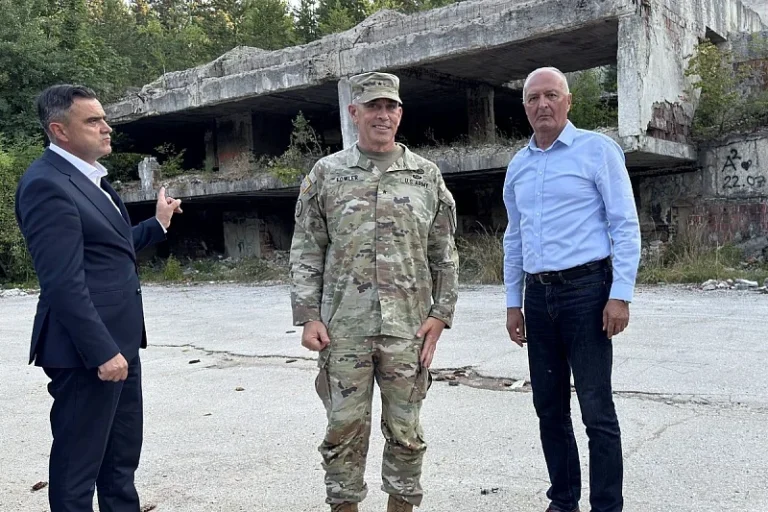 James C. Fowler i Zukan Helez u Bugojnu (Foto: Ministarstvo odbrane BiH)