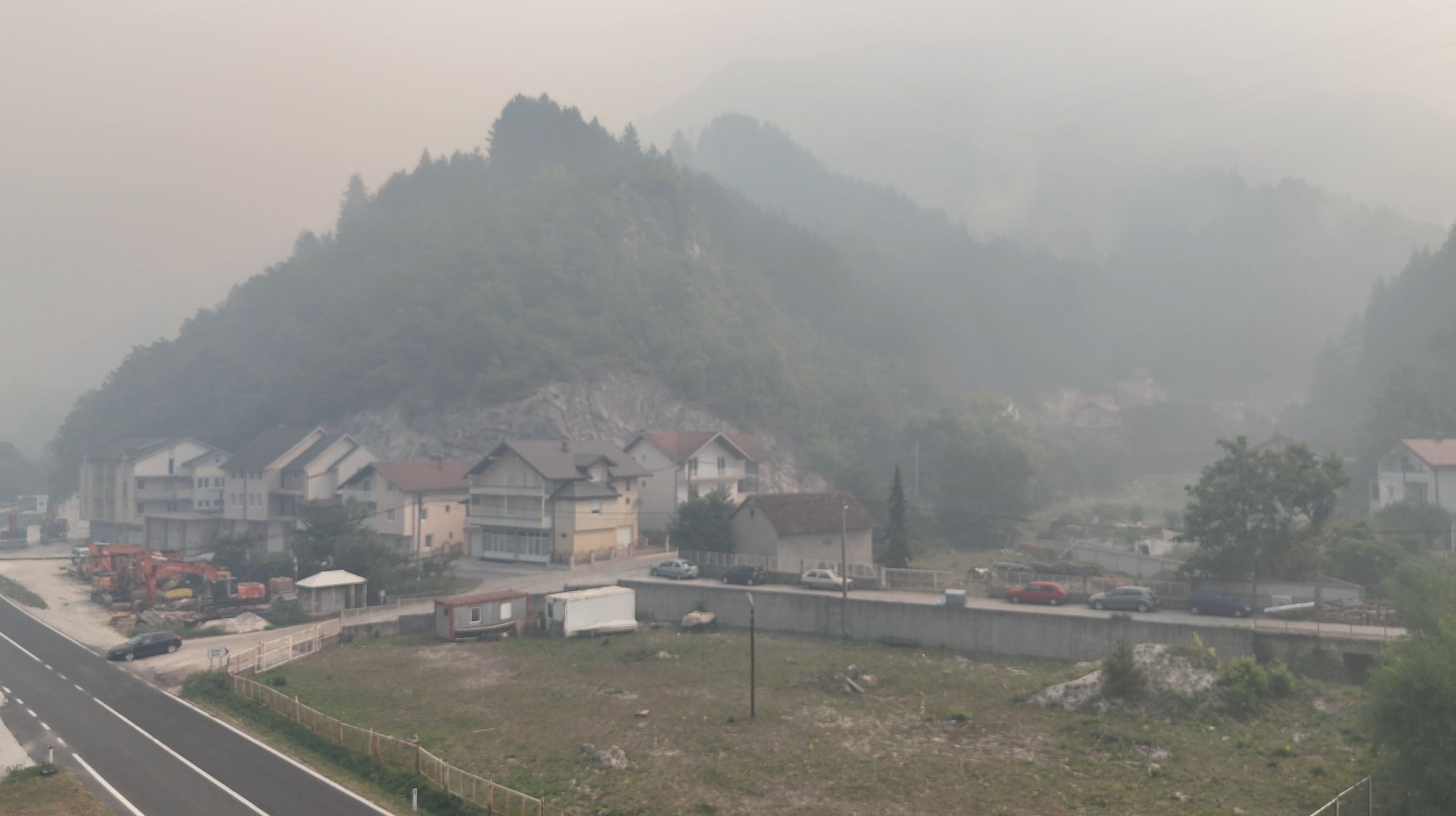 Širi se požar kod Konjica, gusti dim sve progutao