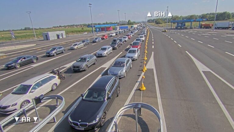 Gužve na granici. HAK - BIHAMK