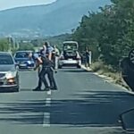 Nesreća na putu Živinice – Bašigovci, jedno vozilo završilo na krovu