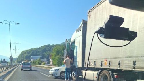 Sa mjesta nesreće. Avaz