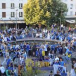 Nakon koncerta Hanke Paldum 2. oktobra na Trgu slobode u Tuzli zajedničko praćenje utakmice BiH – Švedska i oproštaj Edina Džeke