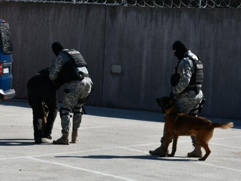 Policijski službenici Sektora za policijsku podršku. MUP KS (Fotografija ne opisuje događaj iz teksta)