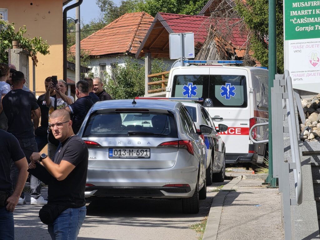 Uhapšena maloljetnica koja je nožem povrijedila dvije učenice u Gornjoj Tuzli