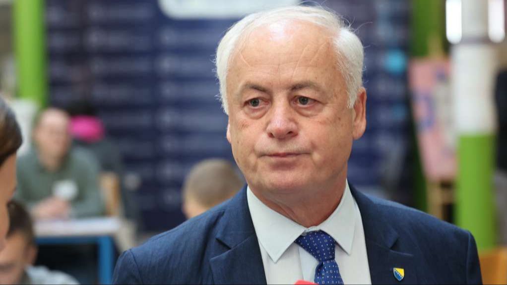 Suad Arnautović. Fena