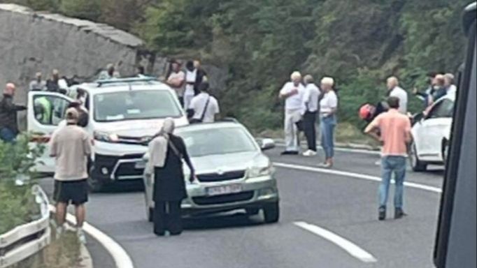Nakon nesreće formirale su se kolone vozila na ovoj dionici. Čitatelj Nakon nesreće formirale su se kolone vozila na ovoj dionici. Čitatelj