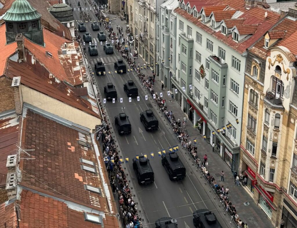 Veliki defile kroz Sarajevo: Obilježava se 35. godišnjica mobilizacije policije Republike BiH
