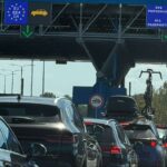 Duga kolona putničkih vozila zabilježena je na izlazu iz BiH na graničnom prijelazu Izačić