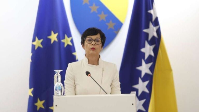 Marta Kos. Fena