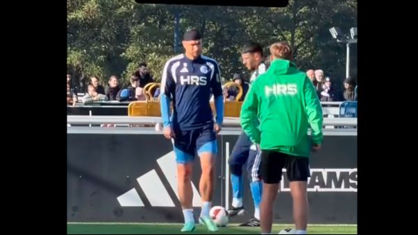 Video / Džeko se pojavio na treningu Šalkea, jedan detalj na Dijamantu svima je privukao pažnju