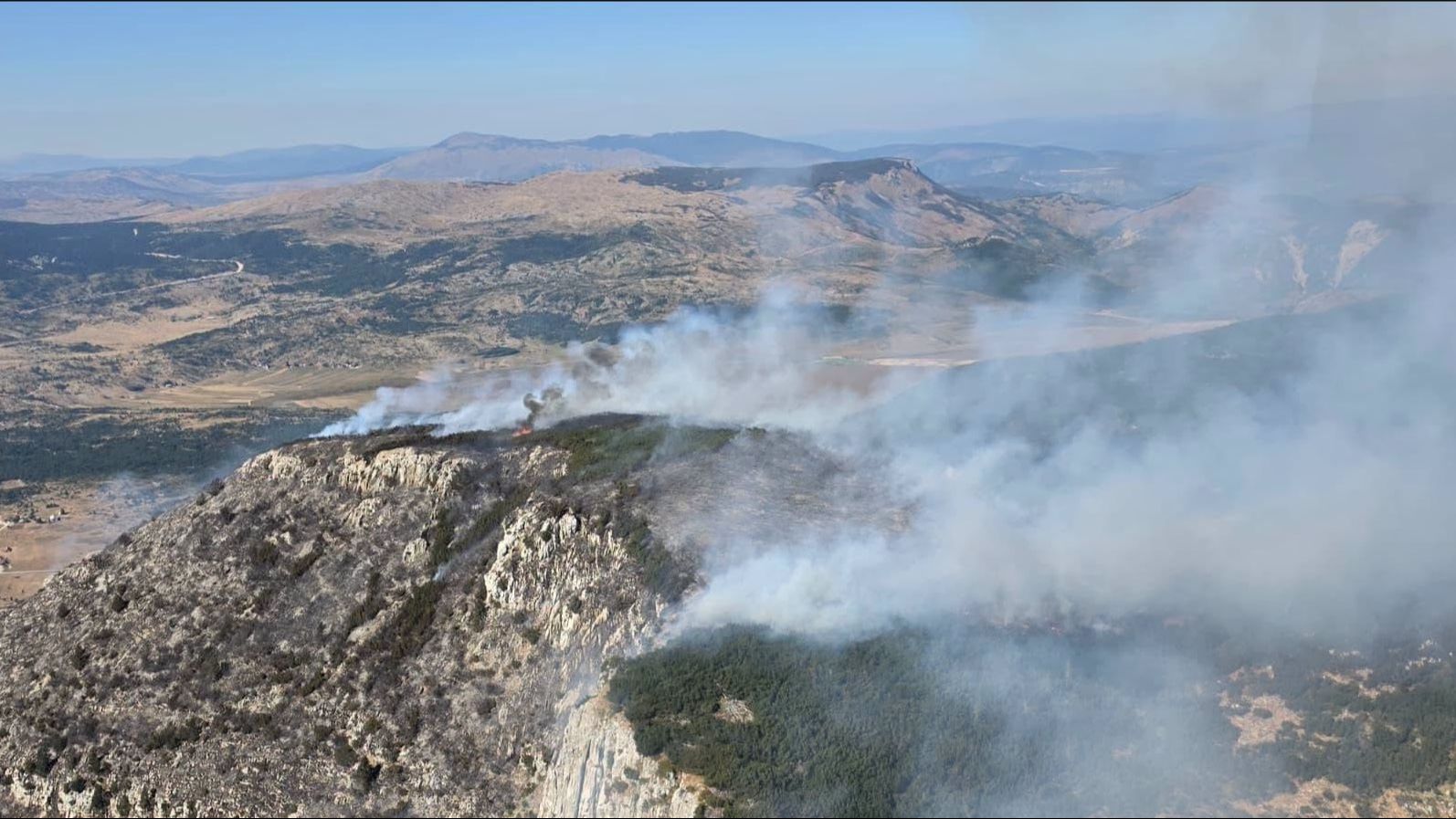 Požar na Čvrsnici i dalje prijeti. Avaz