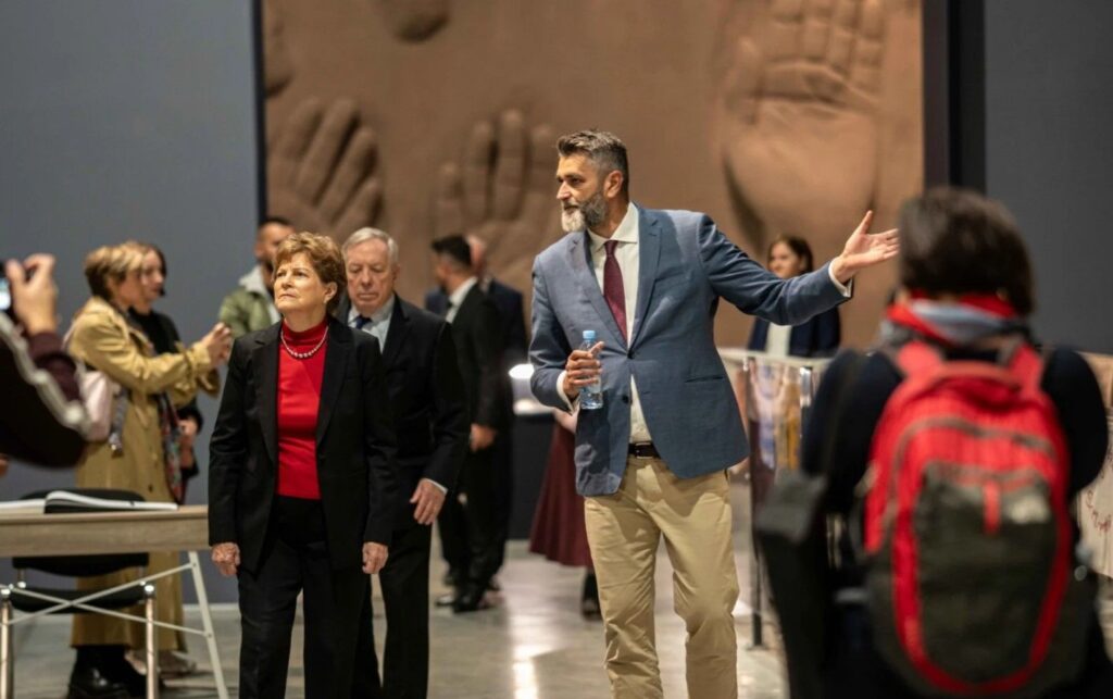 Američki senatori posjetili Memorijalni centar Srebrenica: Odali počast žrtvama
